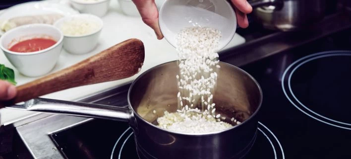 Το απλό κόλπο για να μειώσετε έως και 60% τις θερμίδες του ρυζιού